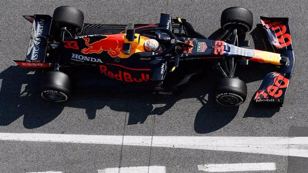 F1车队回归首秀大放异彩，羽毛球队主场球迷高呼名字